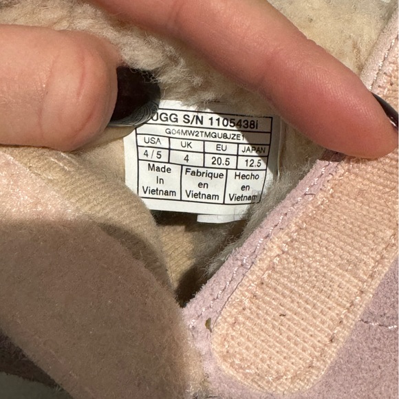 UGG Jesse Bow Boots - Picture 6 of 8